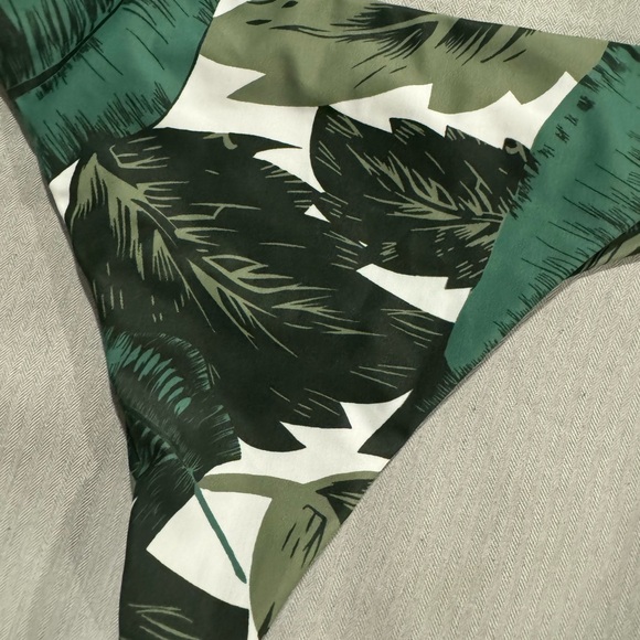 Bikini set new without tags size 6 /medium - Picture 3 of 4